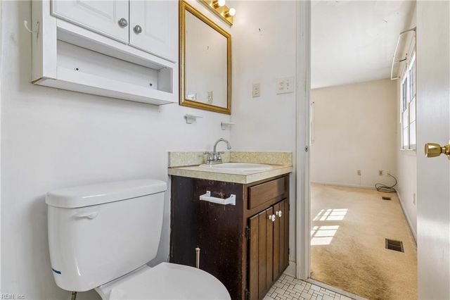 122 Tabb LN, Yorktown, VA 23693