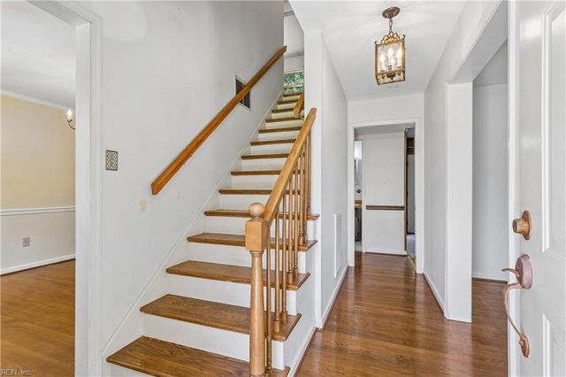 122 Tabb LN, Yorktown, VA 23693
