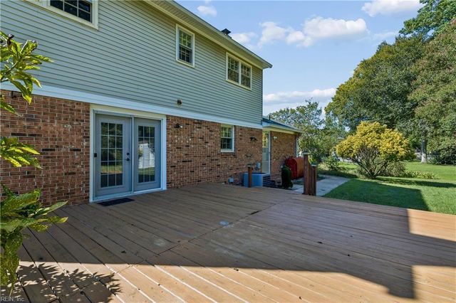 122 Tabb LN, Yorktown, VA 23693