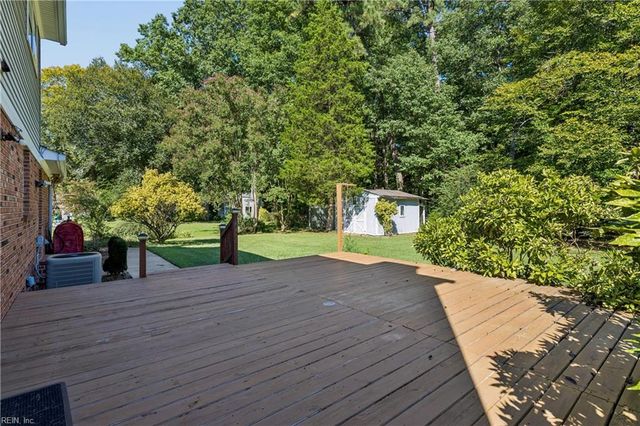 122 Tabb LN, Yorktown, VA 23693