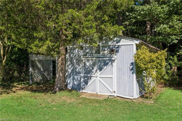 122 Tabb LN, Yorktown, VA 23693