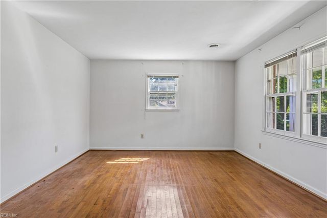 122 Tabb LN, Yorktown, VA 23693