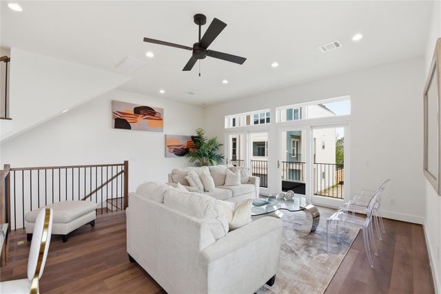 7702 Earl Rudder Way, Houston, TX 77055