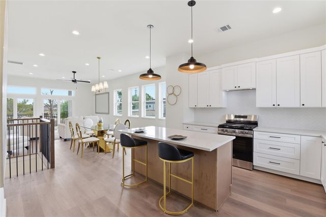 7702 Earl Rudder Way, Houston, TX 77055