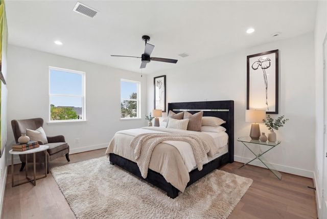 7702 Earl Rudder Way, Houston, TX 77055