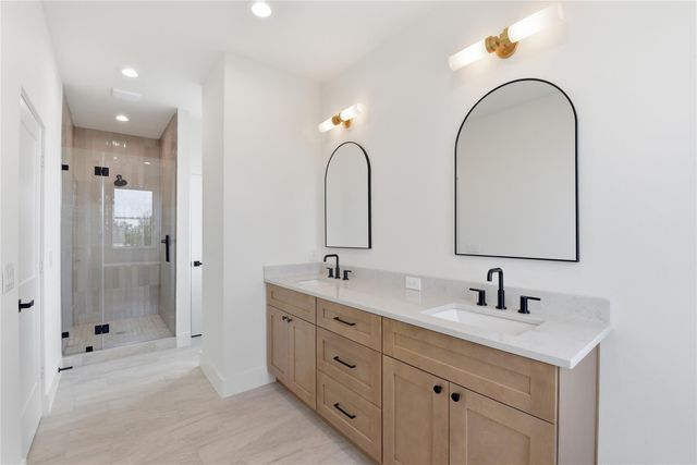 7702 Earl Rudder Way, Houston, TX 77055