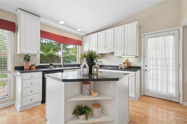 329 Meadowbrook Drive, Ballwin, MO 63011