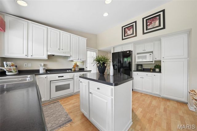 329 Meadowbrook Drive, Ballwin, MO 63011