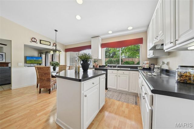 329 Meadowbrook Drive, Ballwin, MO 63011