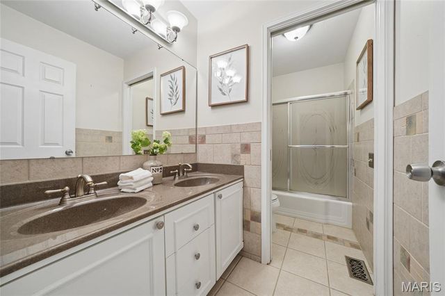 329 Meadowbrook Drive, Ballwin, MO 63011