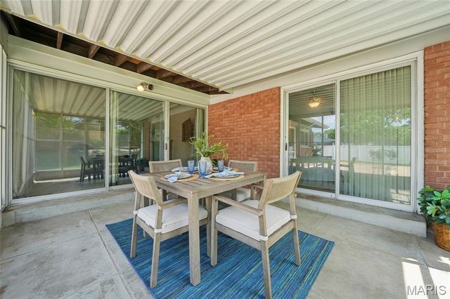 329 Meadowbrook Drive, Ballwin, MO 63011