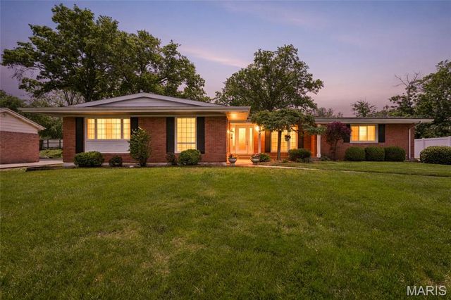 329 Meadowbrook Drive, Ballwin, MO 63011