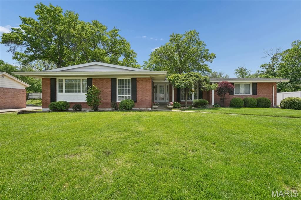 329 Meadowbrook Drive, Ballwin, MO 63011