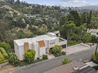 1052 N Kenter Ave, Los Angeles, CA 90049