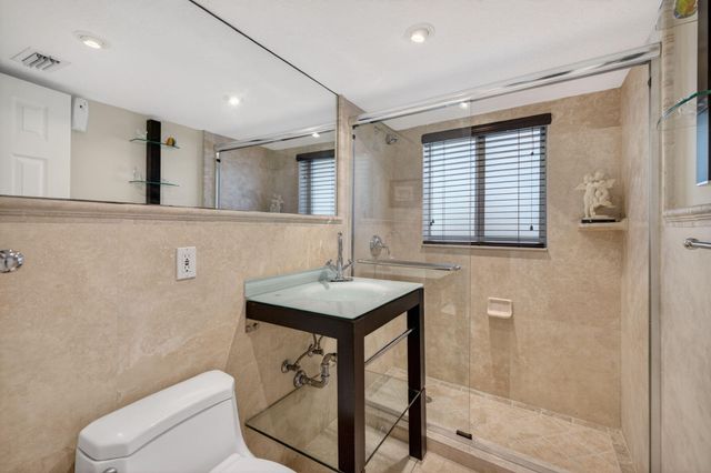 2300 NE 16th Avenue, Wilton Manors, FL 33305