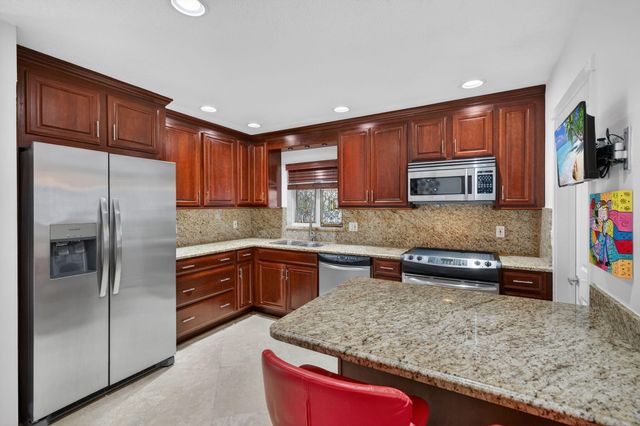 2300 NE 16th Avenue, Wilton Manors, FL 33305