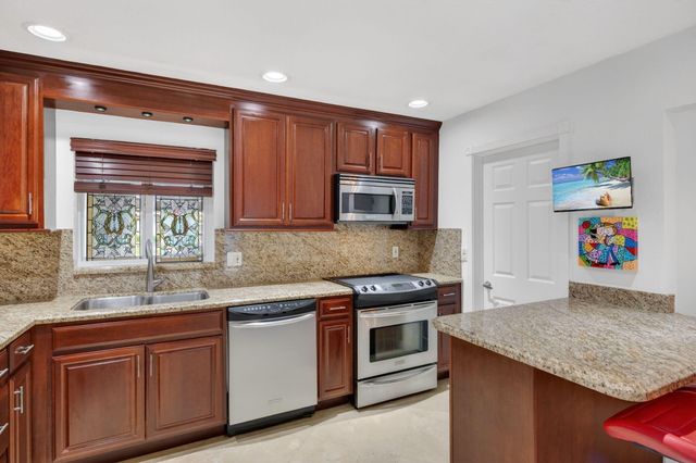 2300 NE 16th Avenue, Wilton Manors, FL 33305