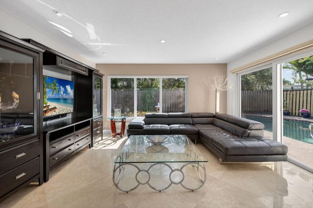 2300 NE 16th Avenue, Wilton Manors, FL 33305