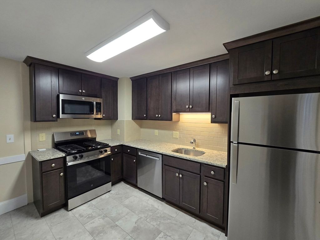 288 Pleasant St 7, Stoughton, MA 02072