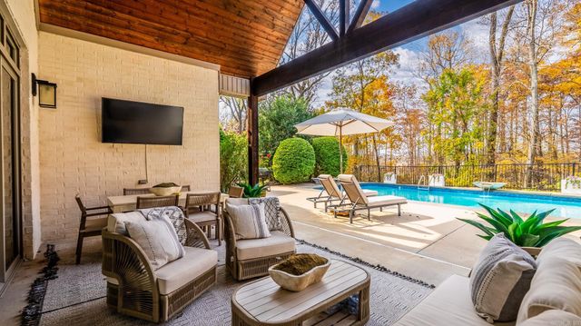 208 Lake Valley Drive, Maumelle, AR 72113