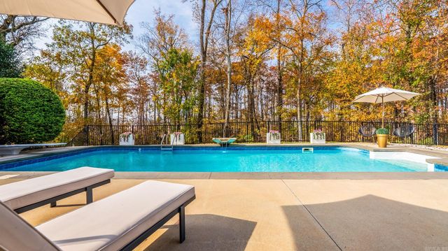 208 Lake Valley Drive, Maumelle, AR 72113