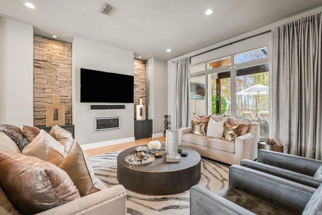 208 Lake Valley Drive, Maumelle, AR 72113