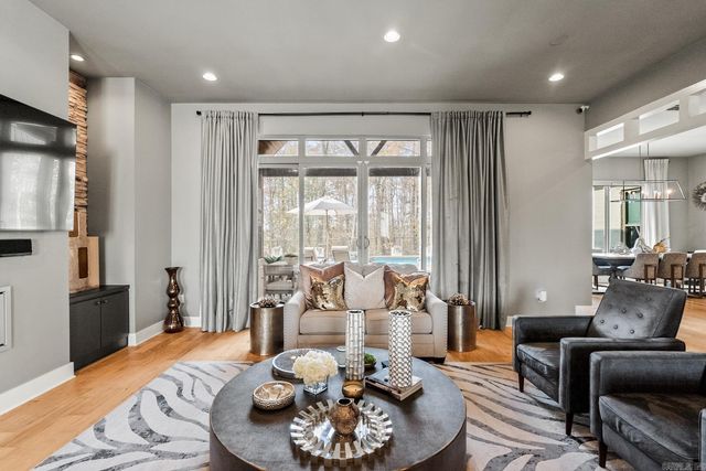 208 Lake Valley Drive, Maumelle, AR 72113