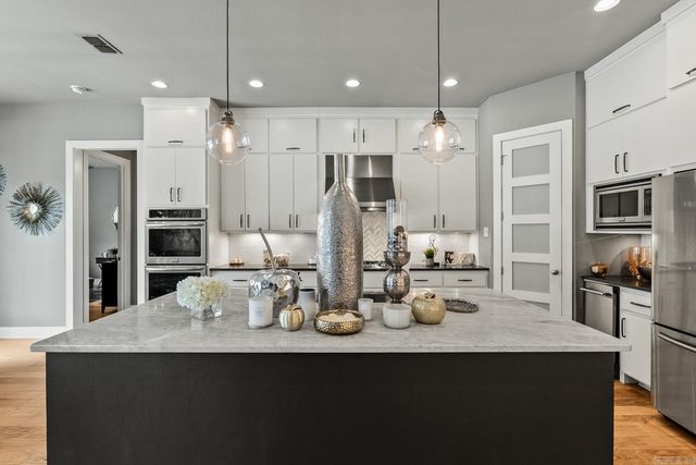 208 Lake Valley Drive, Maumelle, AR 72113