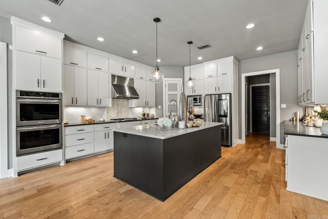 208 Lake Valley Drive, Maumelle, AR 72113