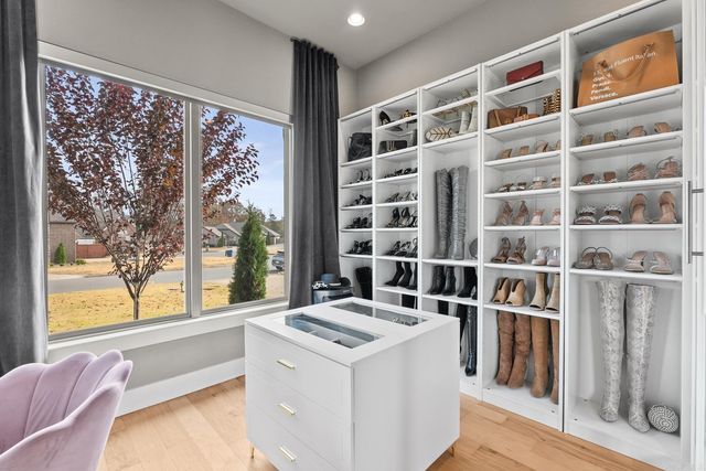 208 Lake Valley Drive, Maumelle, AR 72113