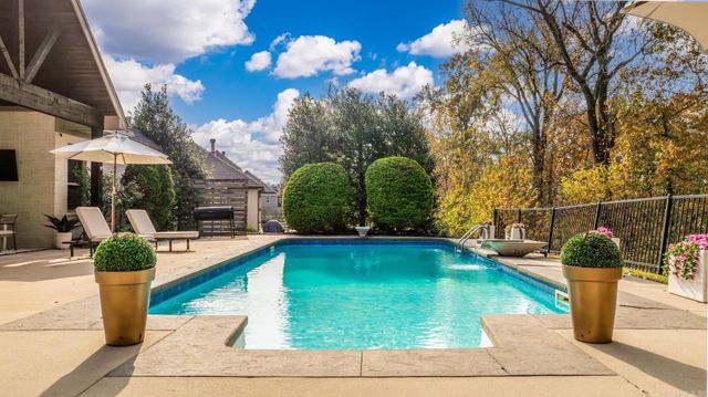 208 Lake Valley Drive, Maumelle, AR 72113