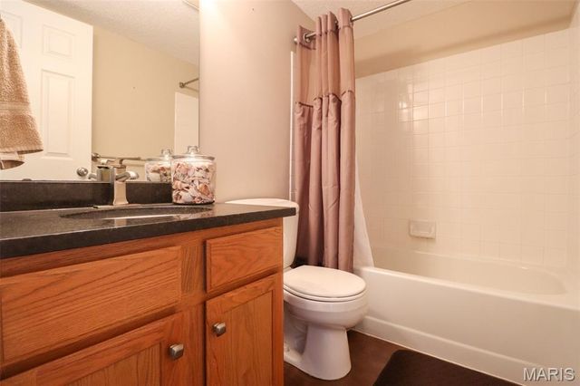1 Berview Circle B, Mehlville, MO 63129