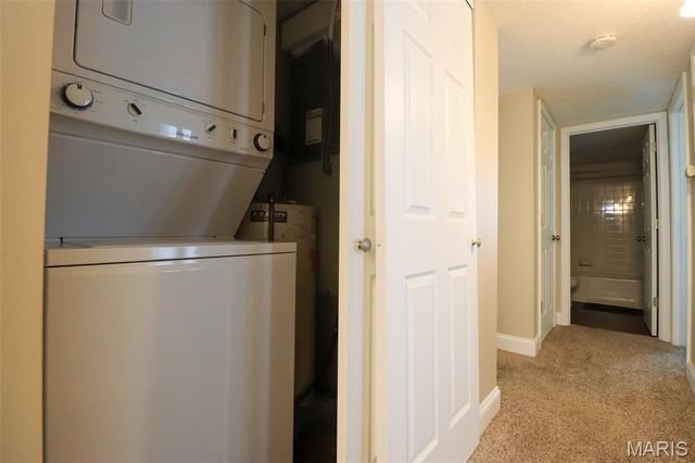 1 Berview Circle B, Mehlville, MO 63129