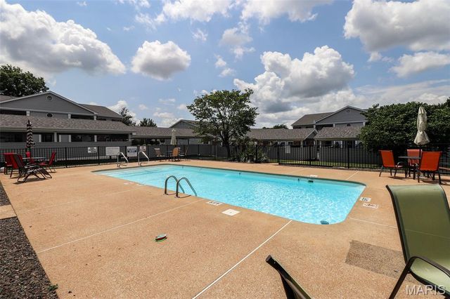 1 Berview Circle B, Mehlville, MO 63129