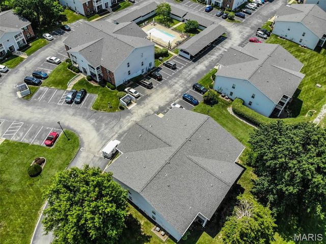 1 Berview Circle B, Mehlville, MO 63129
