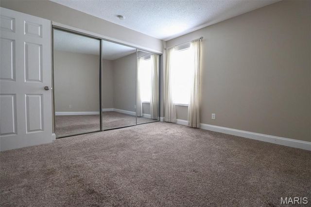 1 Berview Circle B, Mehlville, MO 63129