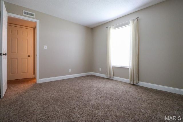 1 Berview Circle B, Mehlville, MO 63129