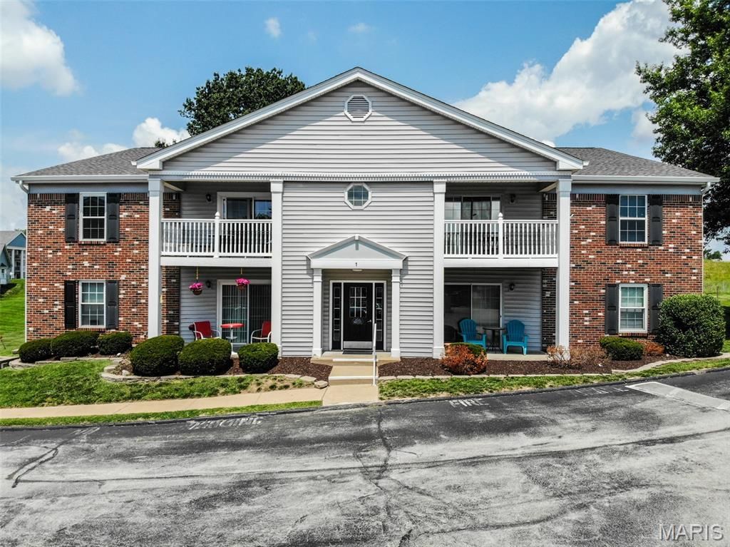 1 Berview Circle B, Mehlville, MO 63129