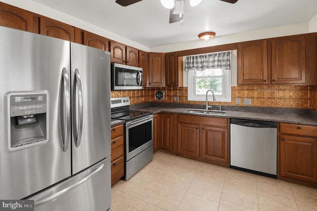 1417 OLD AIRPORT RD, Douglassville, PA 19518