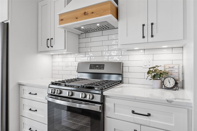 1000 Hampshire Circle, Marion, IA 52302