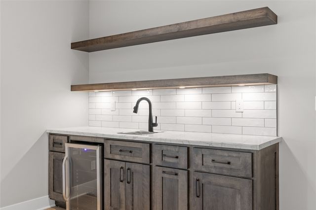 1000 Hampshire Circle, Marion, IA 52302