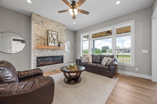 1000 Hampshire Circle, Marion, IA 52302