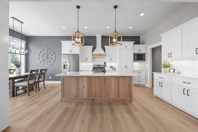 1000 Hampshire Circle, Marion, IA 52302