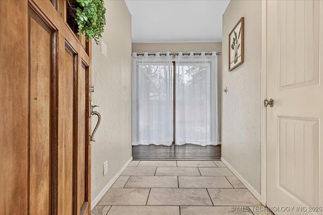 2318 Dorchester Drive, Bartlesville, OK 74006