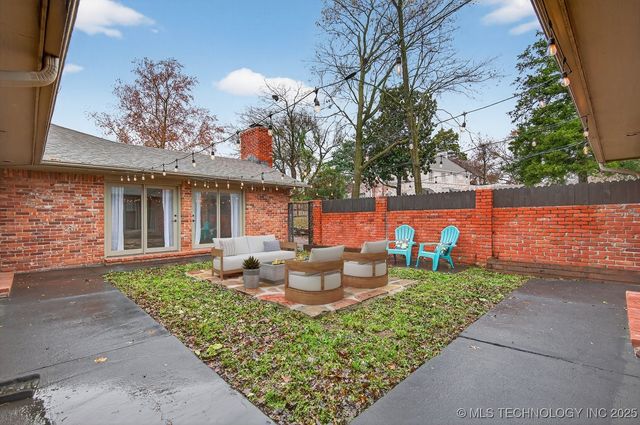 2318 Dorchester Drive, Bartlesville, OK 74006