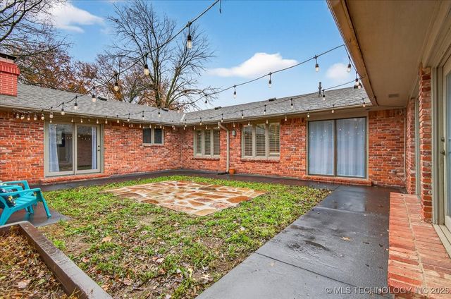 2318 Dorchester Drive, Bartlesville, OK 74006