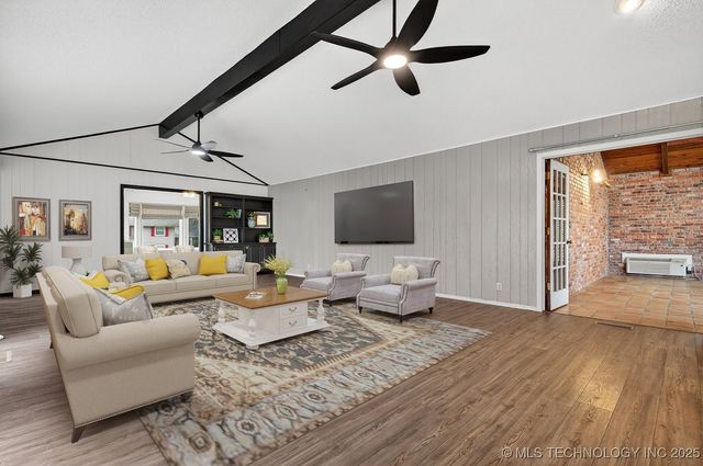 2318 Dorchester Drive, Bartlesville, OK 74006