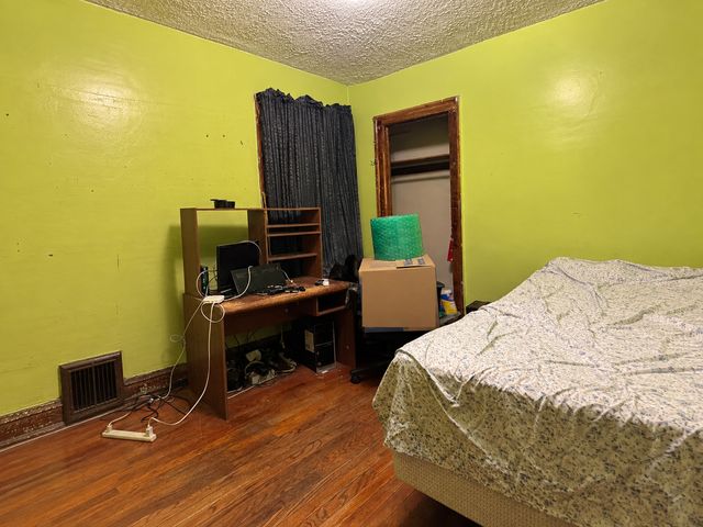 6240 S Francisco Avenue, Chicago, IL 60629