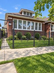 6240 S Francisco Avenue, Chicago, IL 60629