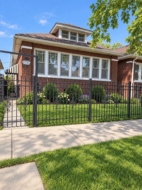 6240 S Francisco Avenue, Chicago, IL 60629